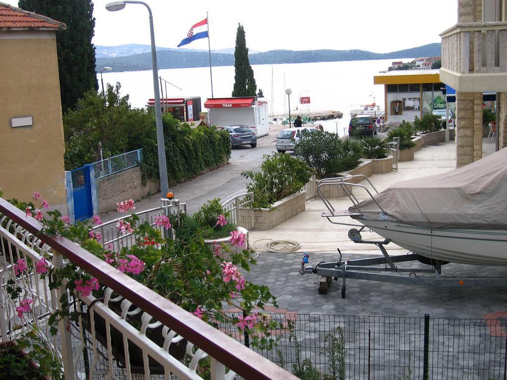 Apartment Madlena Brodarica  Rom bilde
