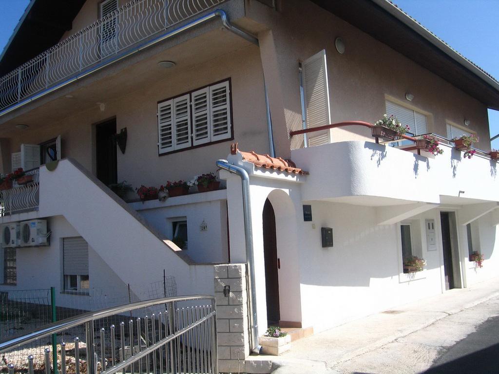 Apartment Madlena Brodarica  Rom bilde